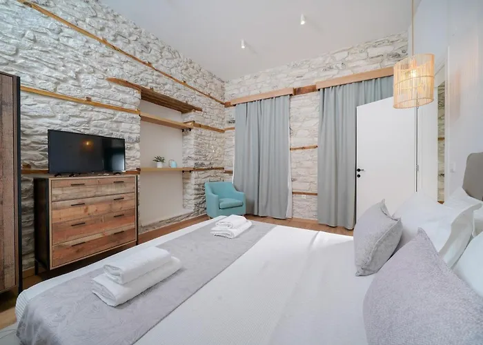 Hibiscus Daire Theologos (Thasos)